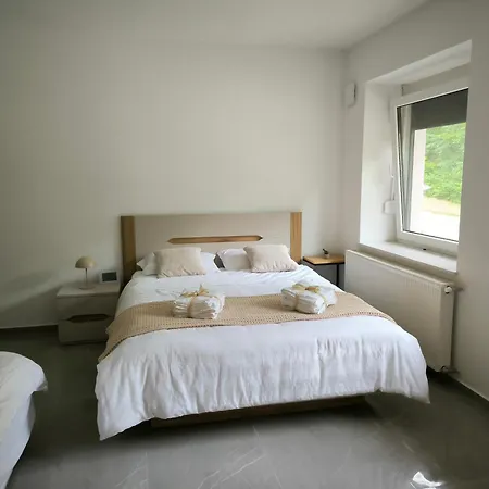 Skof's Roadside Retreat - Lägenhet Bovec
