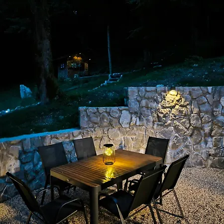 Lägenhet Skof's Roadside Retreat -