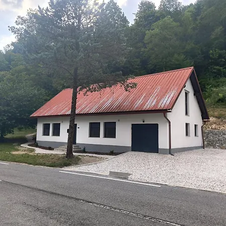 Skof's Roadside Retreat - Lägenhet Bovec