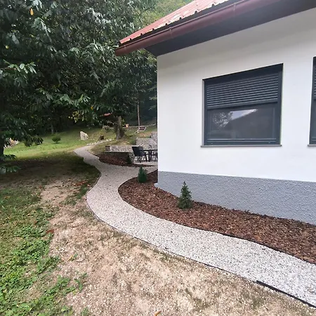 Skof's Roadside Retreat - *